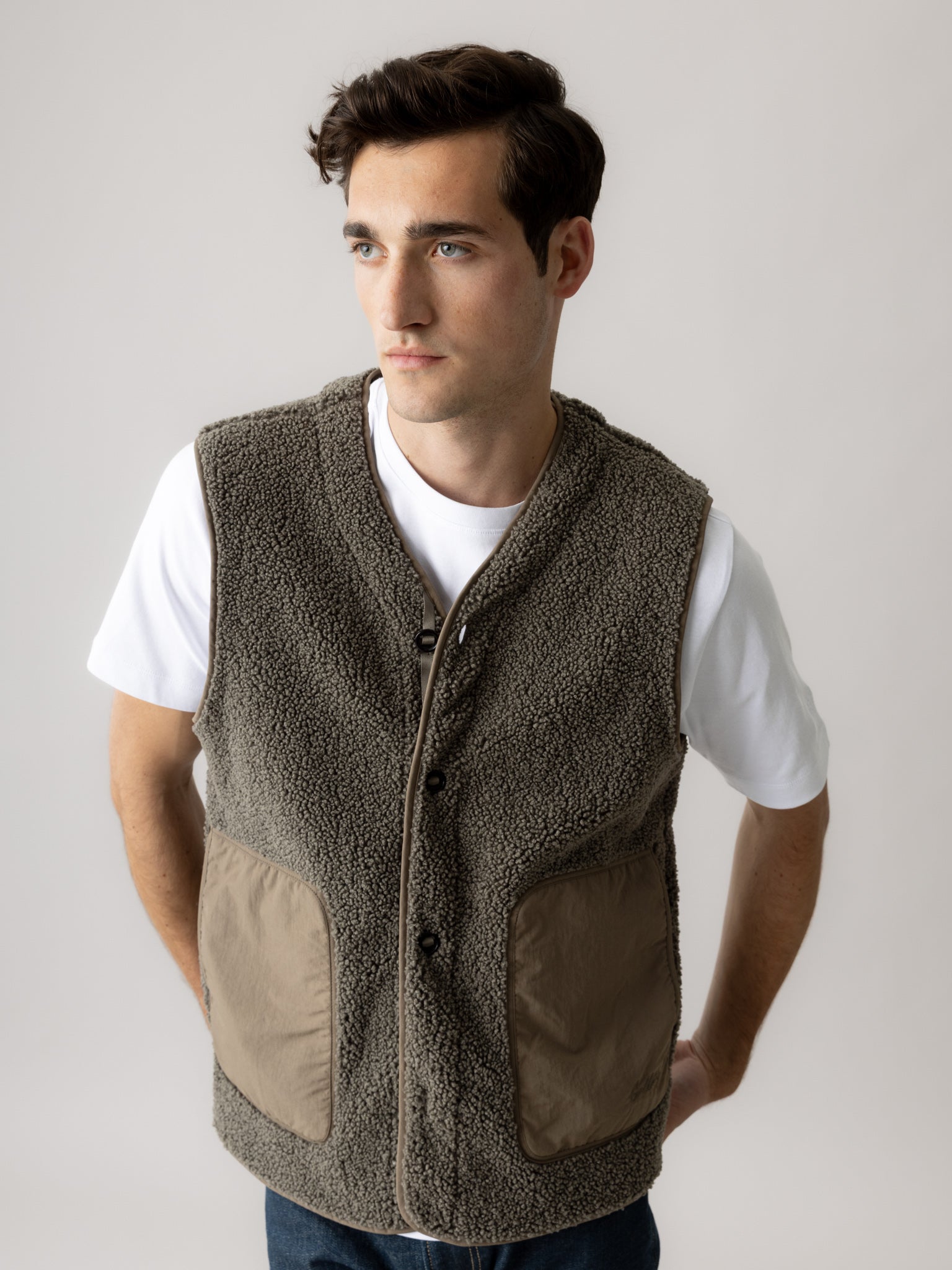 Modelshot / Dusty Olive / Detail